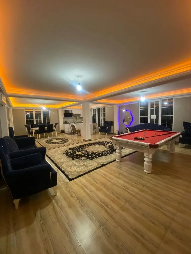 ویلا یک خوابه جنگلی ضیابر - بیلیارد و حال و پذیرایی