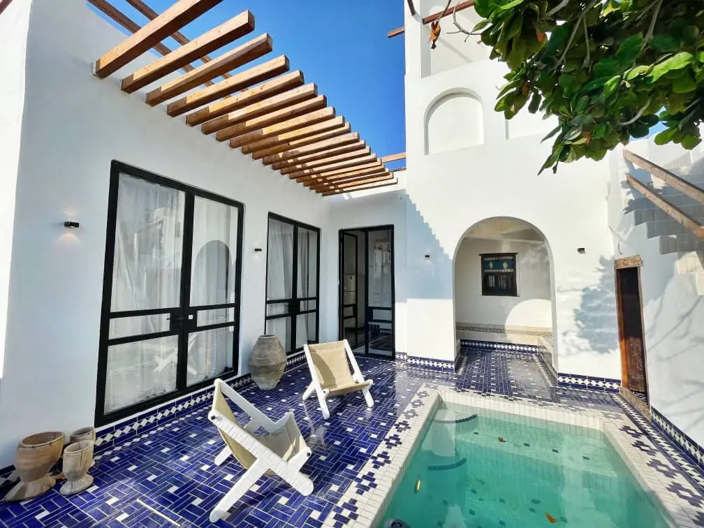 بوم گردی دوخوابه شلوت لافت