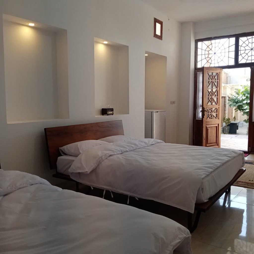 بومگردی هشت بهشت - واحد شیرین