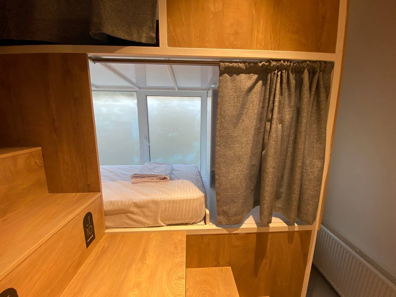 هاستل فیروزه هریتیج - واحد 12 تخته آقایان