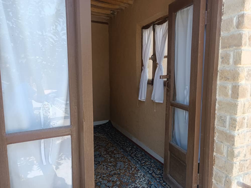 بومگردی گیناش - واحد نیلوفر