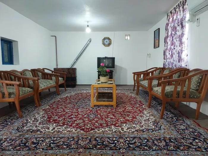 کلبه یک خوابه سنّتی شمعدونی - اتاق پذیرایی