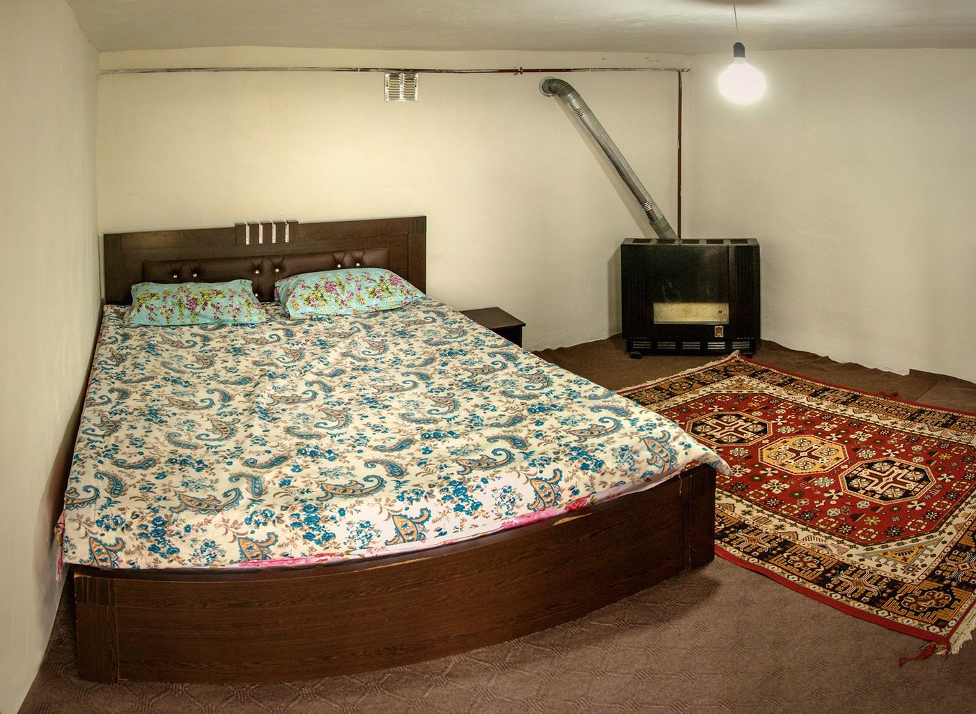 یک خوابه سنّتی شمعدونی