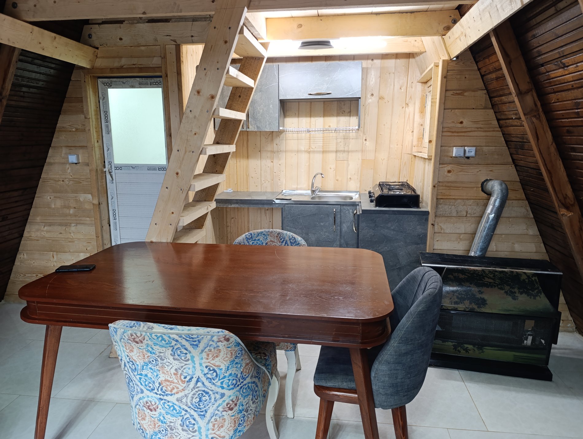 کلبه یک خوابه جنگلی سوئیسی کوی طبیعت