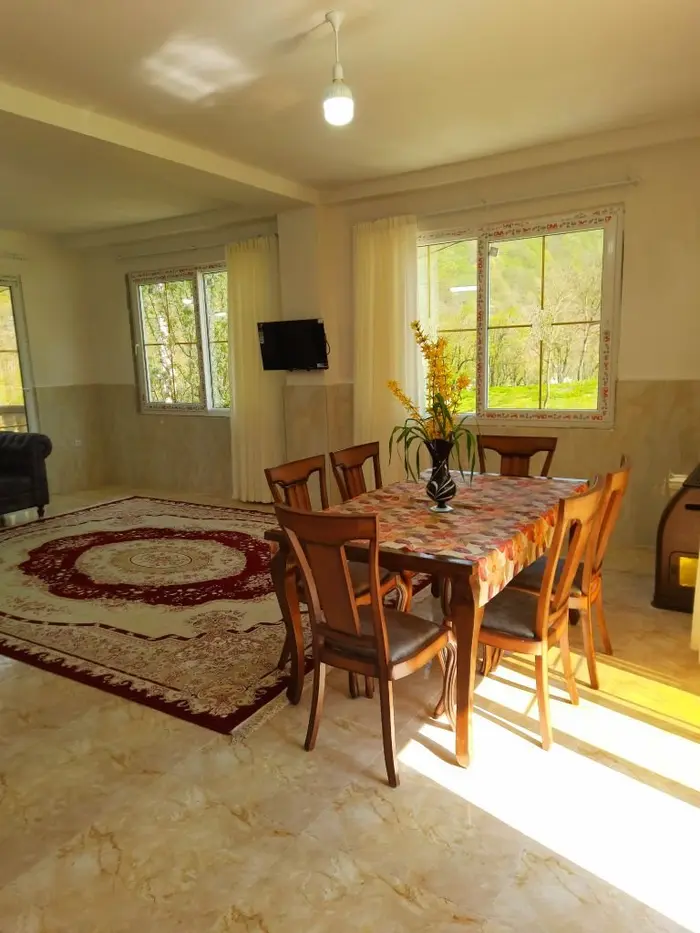 ویلا دوخوابه جنگلی دل بهشت ۲ - میز ناهارخوری