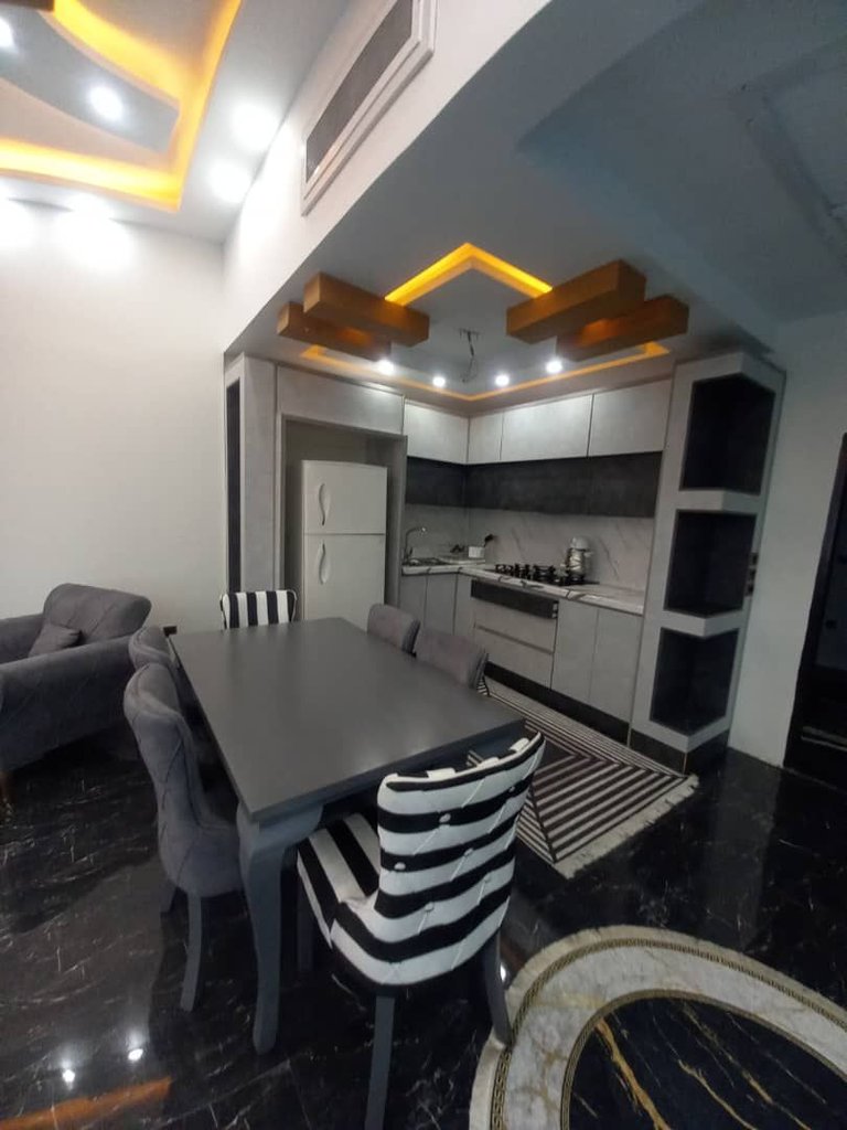 ویلا دوخوابه ساحلی استخردار نیلوفر - آشپزخانه اوپن بهمراه میز ناهار خوری شش نفره