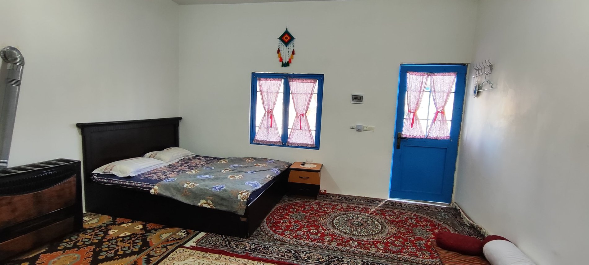 کلبه آبی - واحد گیل ماه