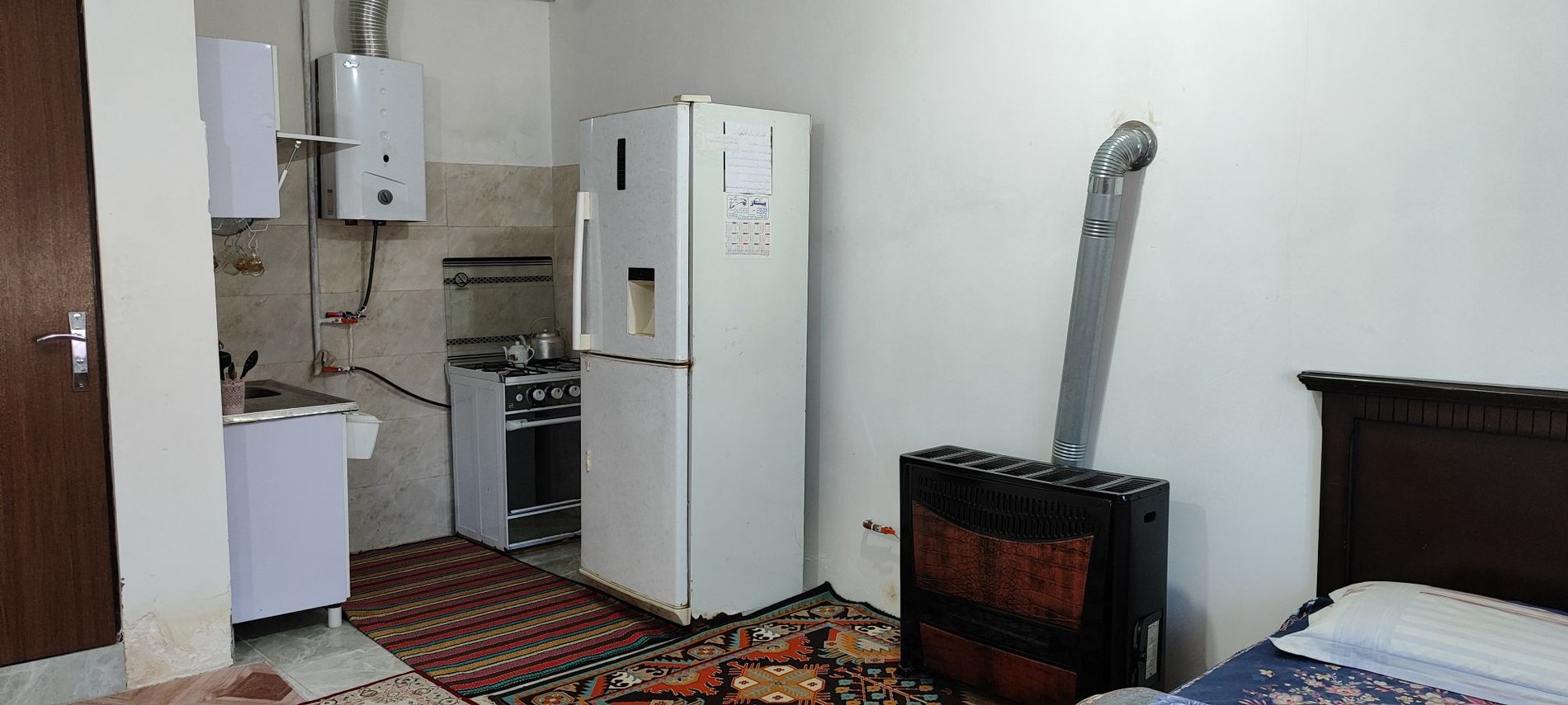 کلبه آبی - واحد گیل ماه