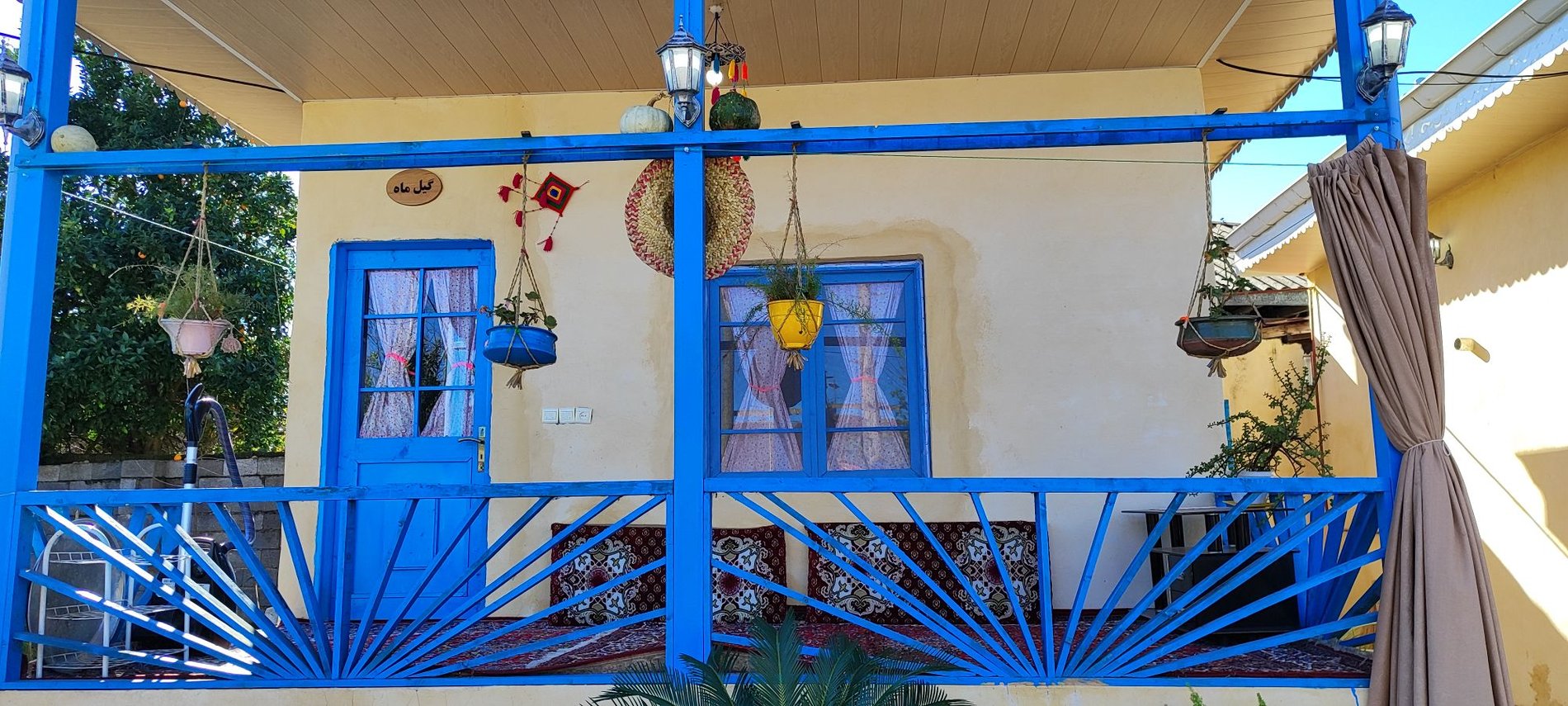 کلبه آبی - واحد گیل ماه