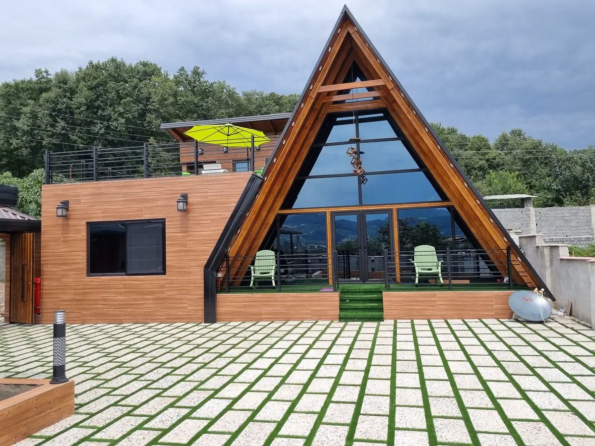 کلبه سه خوابه سوئیسی استخردار آبگرم وولی تو