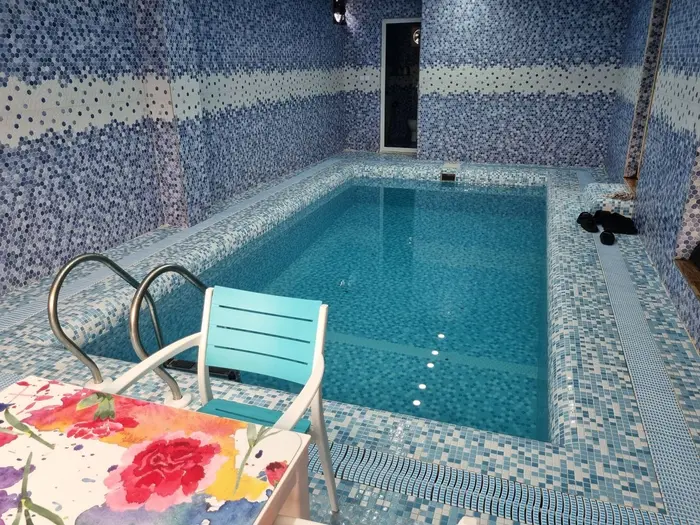 کلبه سه خوابه سوئیسی استخردار آبگرم وولی تو