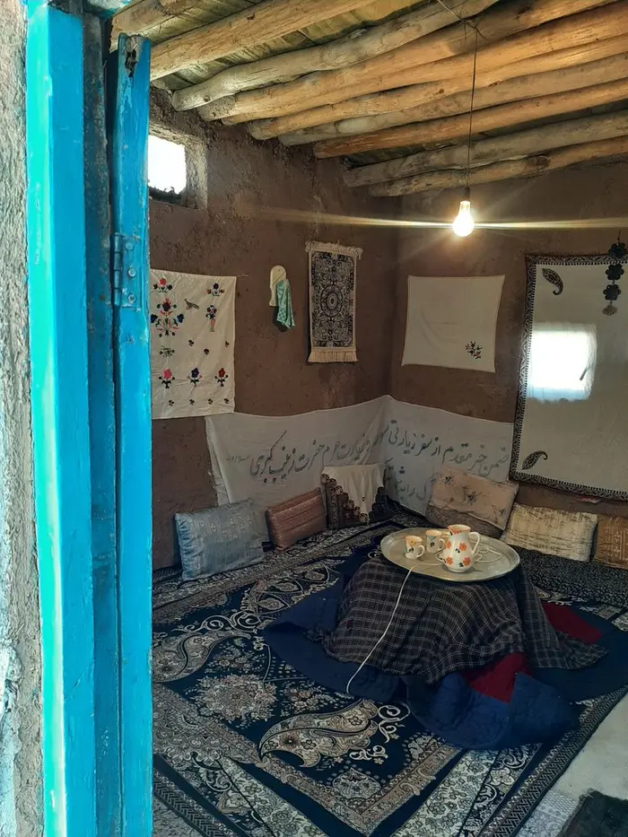 بوم گردی حاج عطا - واحد گلایل - اتاق گلایل 