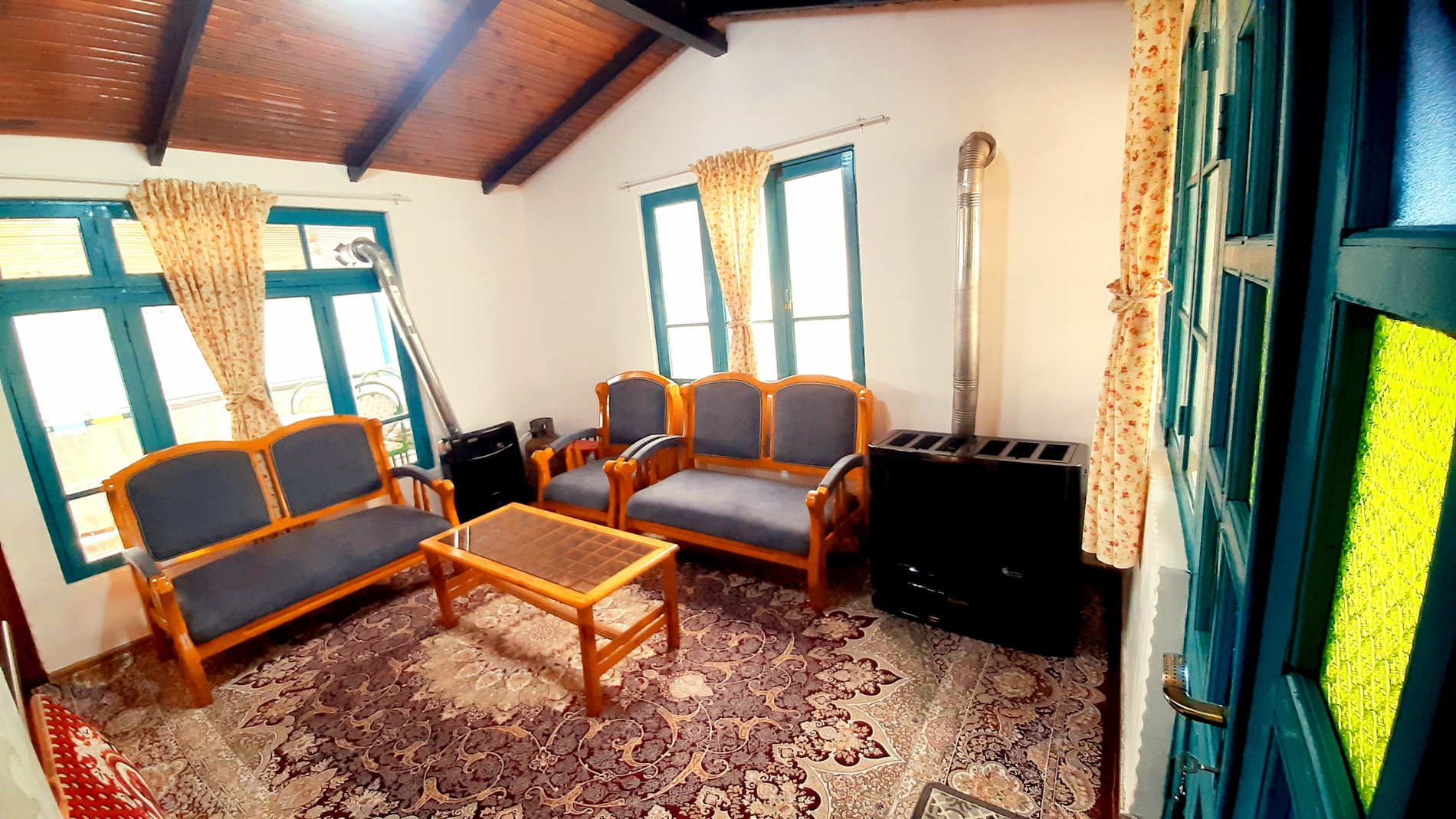 ویلا دوخوابه جنگلی بام ارده