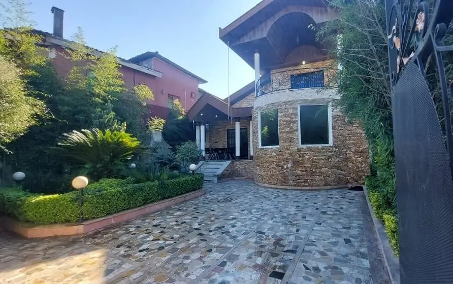 سه خوابه استخردار جمالی - نمای زیبای ویلا