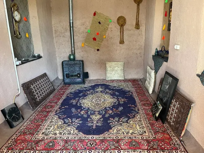 بوم گردی بام سمیرم - واحد کاه گلی - اتاق کاهگلی