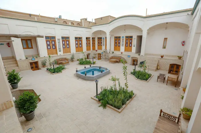 اقامتگاه سنتی تقی خان - واحد شاه نشین - حیاط اقامتگاه