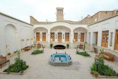 اقامتگاه سنتی تقی خان - واحد ماه عسل