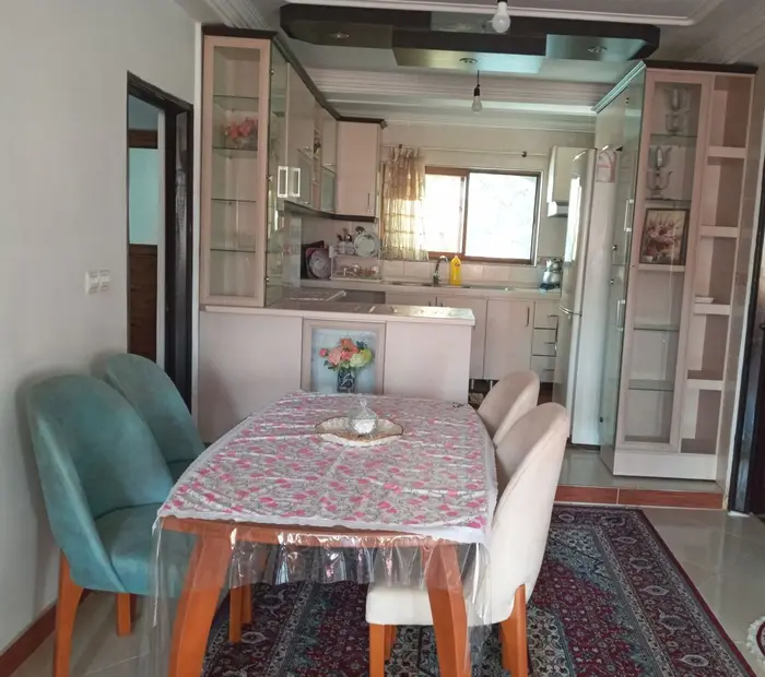 آپارتمان دوخوابه امیر ۷۶ - میز نهار خوری