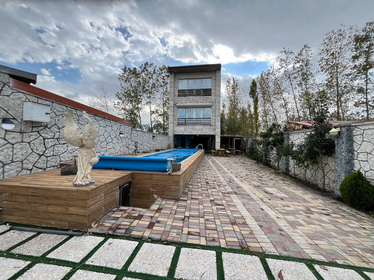 ویلا یک خوابه ساحلی استخردار آبگرم افرا ۲