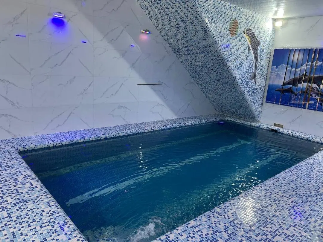 ویلا پنج خوابه استخردار آبگرم باغ نیک