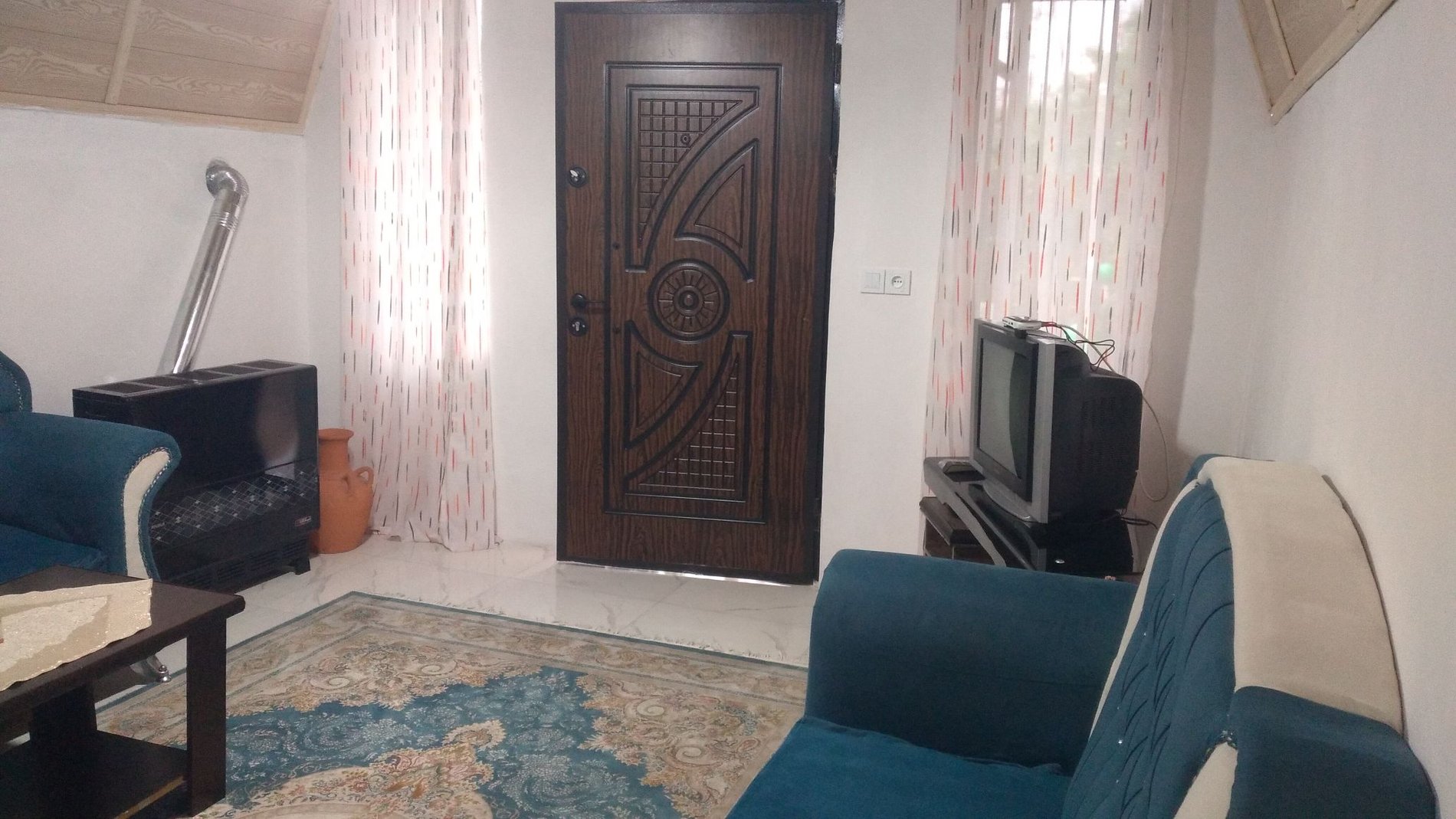 کلبه یک خوابه سوئیسی جنگلی شاهان