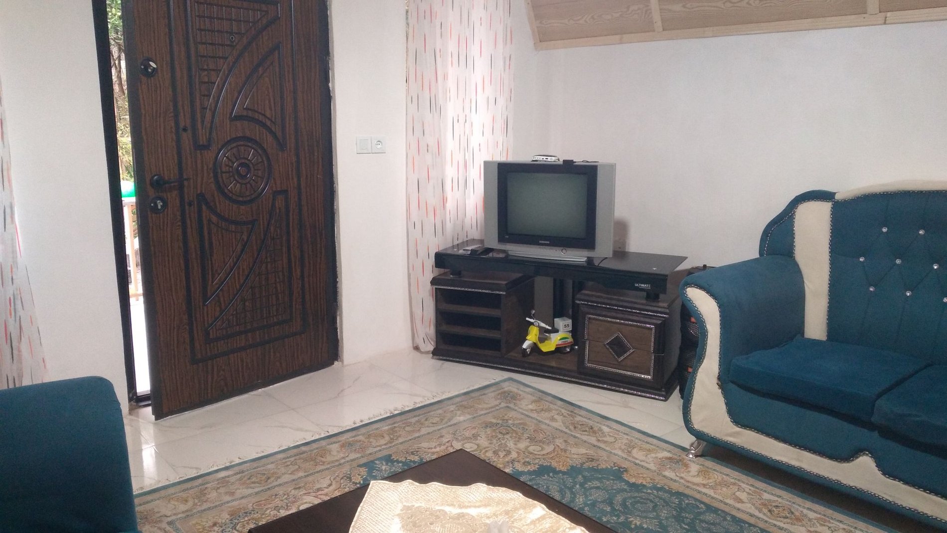 کلبه یک خوابه سوئیسی جنگلی جکوزی دار شاهان