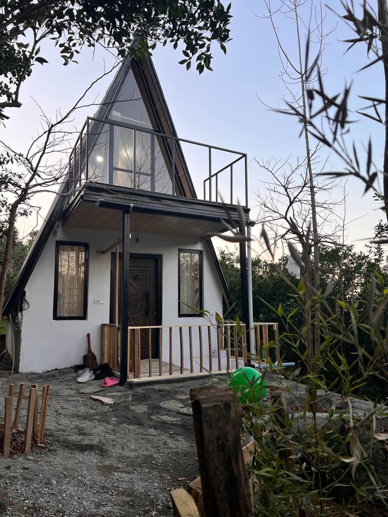 کلبه یک خوابه سوئیسی جنگلی شاهان