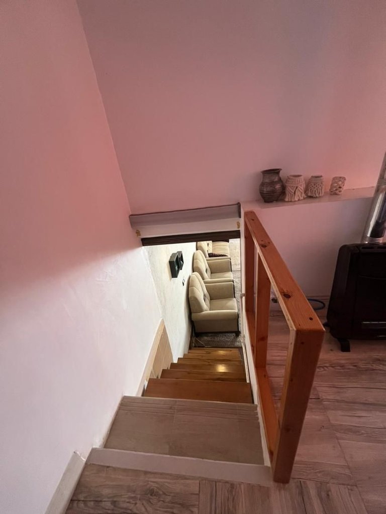 ویلا یک خوابه باغ برادران زارع - پله های اتاق خواب