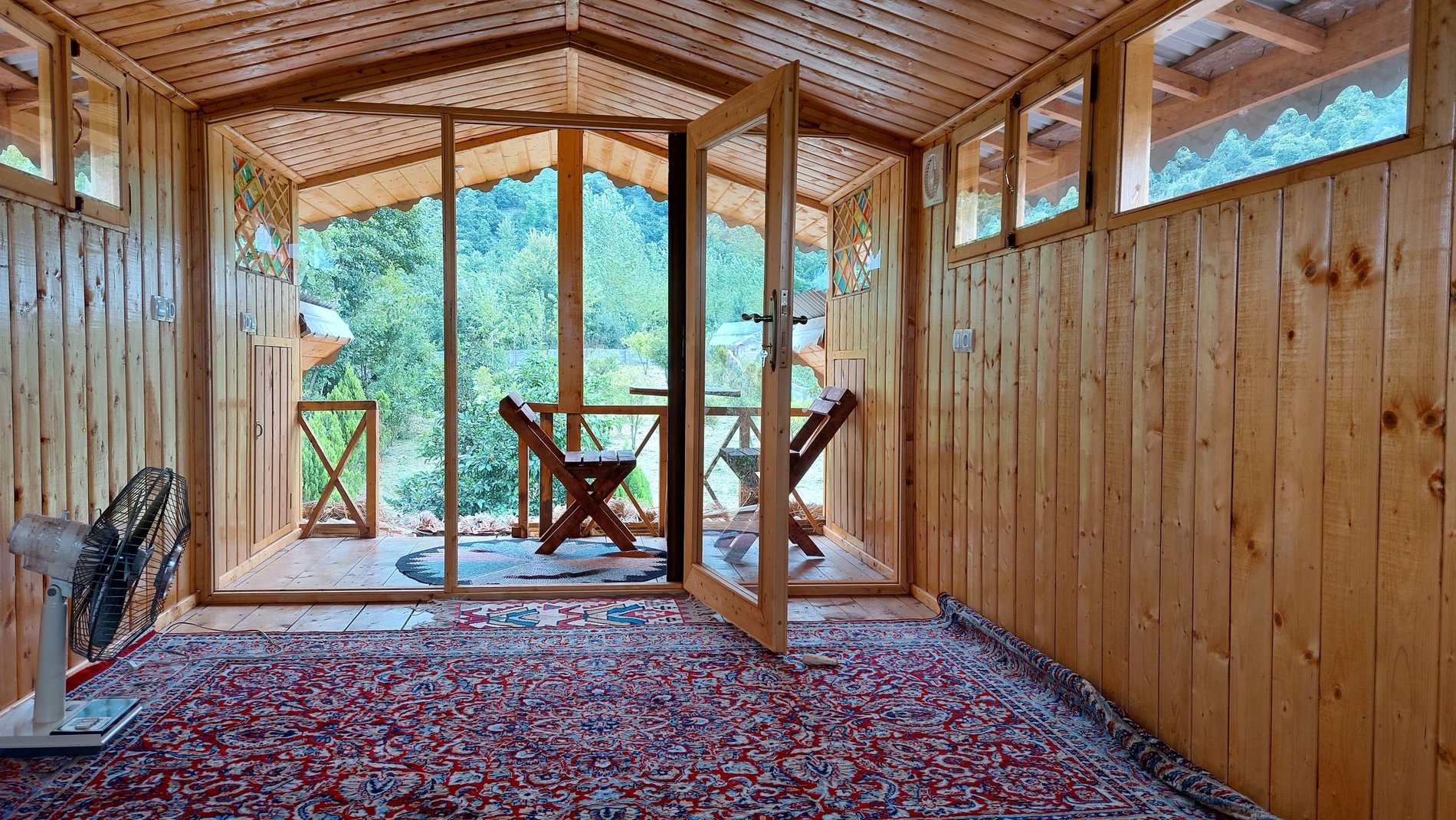 دوخوابه چوبی کلان