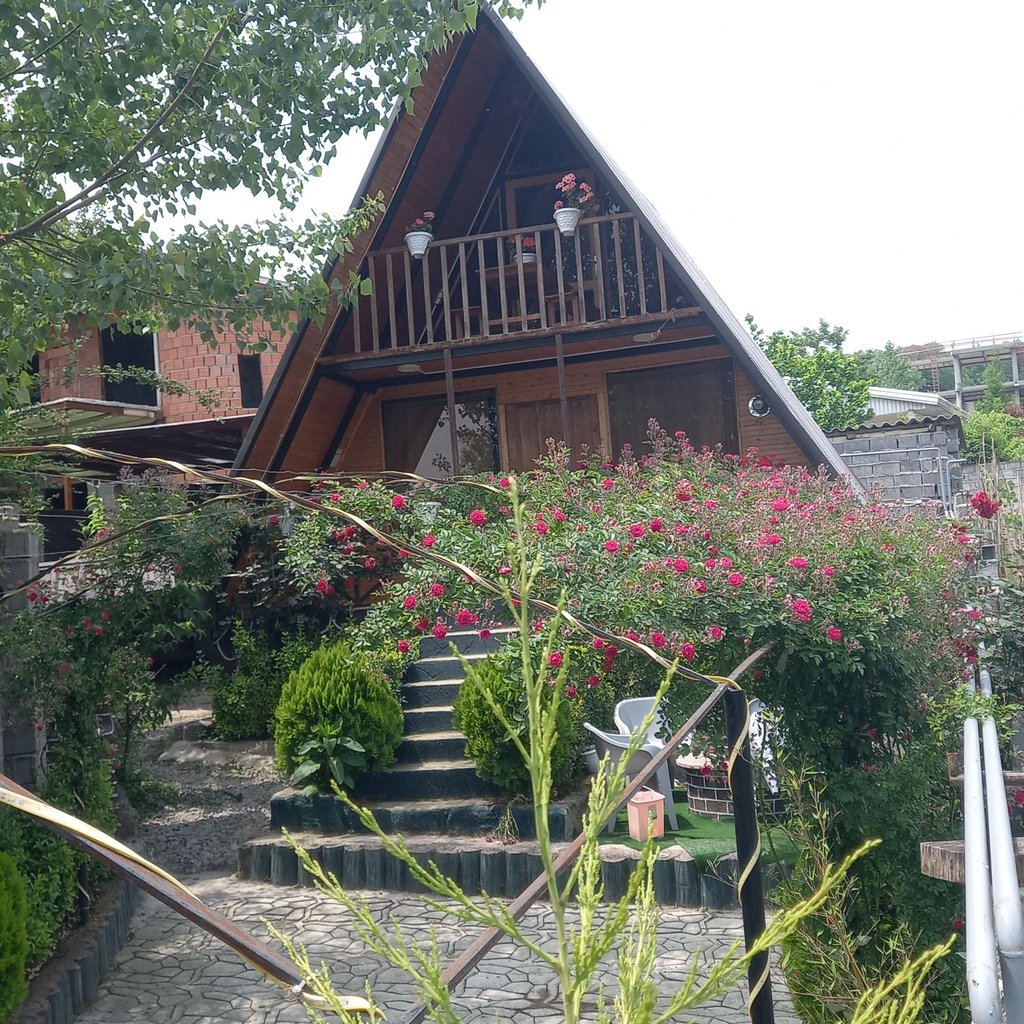 یک خوابه چوبی جکوزی دار سوئیسی باران