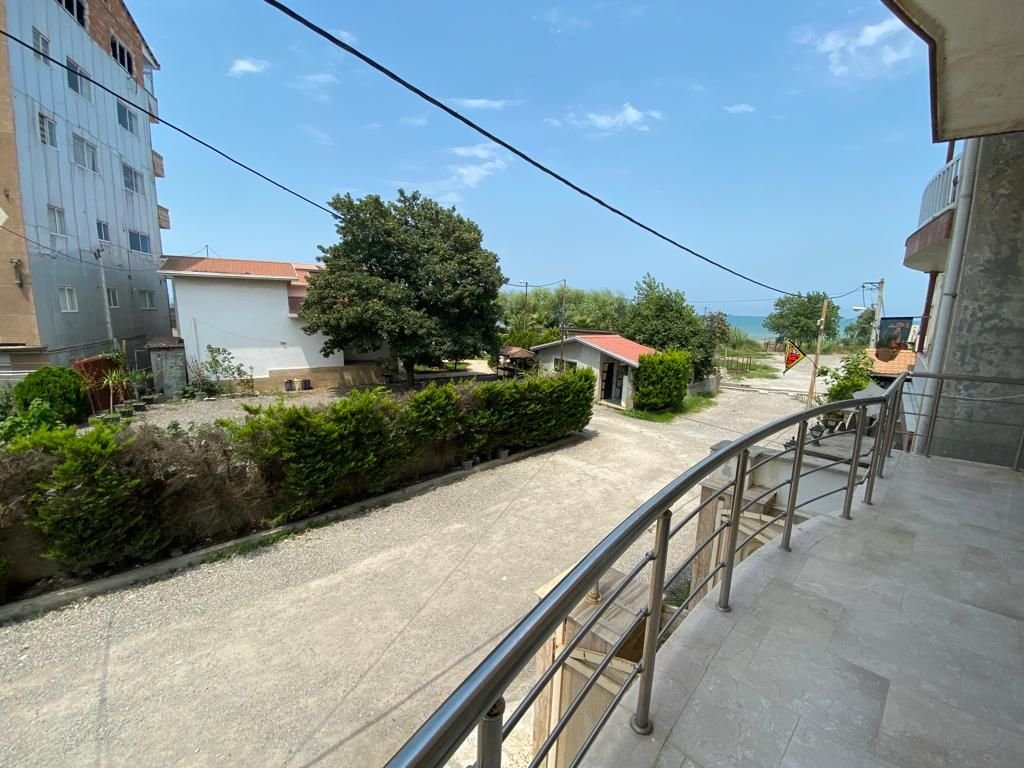 آپارتمان دوخوابه ساحلی بابایی طبقه اول