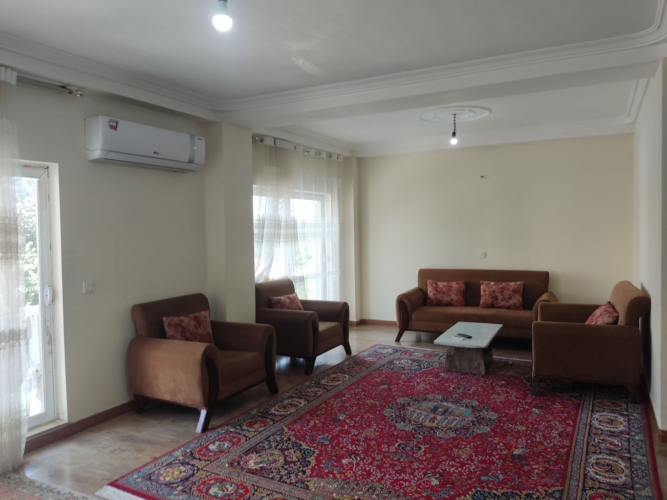 آپارتمان دوخوابه ساحلی بابایی طبقه اول