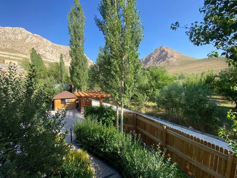 قصرچوبی بفرا واحد شقایق vip - ورودی سوئیت ها