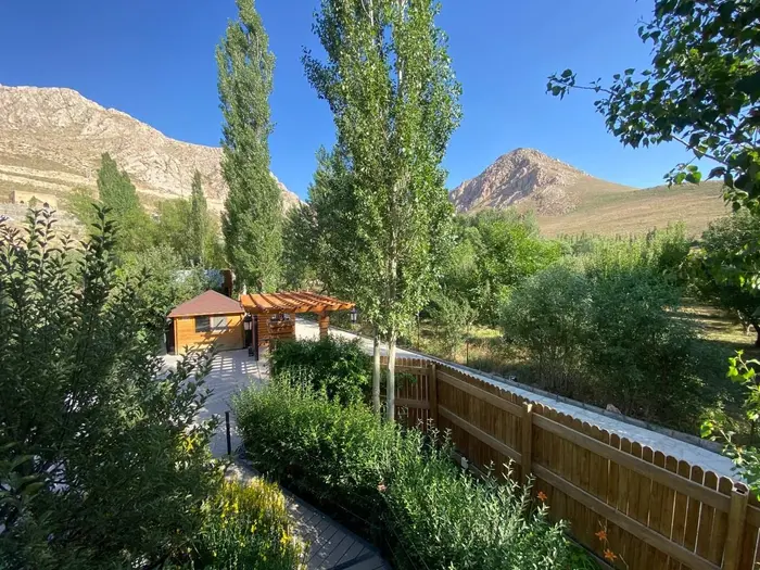 قصرچوبی بفرا واحد شقایق vip - ورودی سوئیت ها