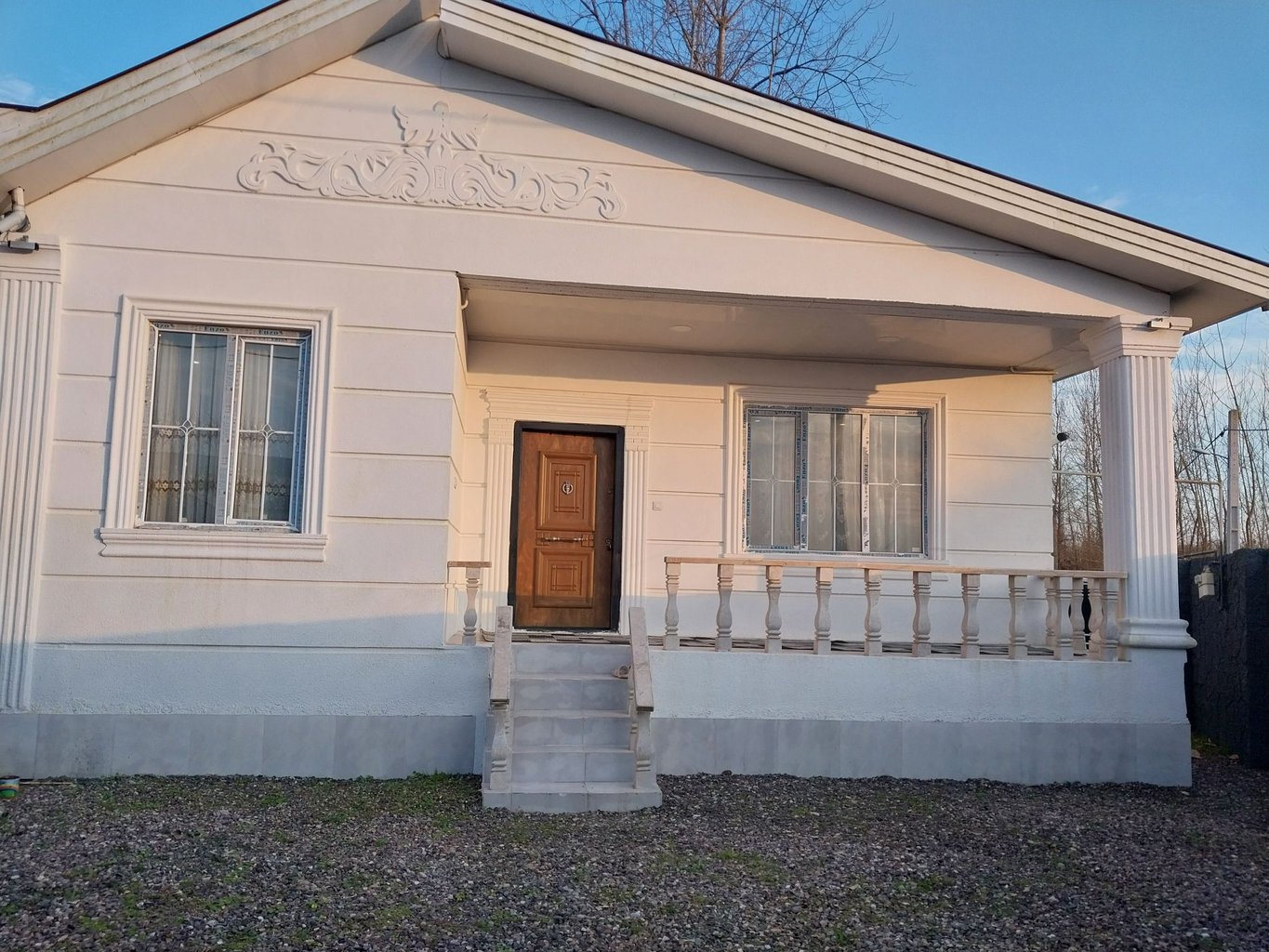 ویلا دوخوابه روستایی منطقه آزاد - حیاط و ایوان