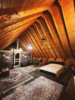 کلبه فلت چوبی تونل جنگلی - رفاه در سفر 