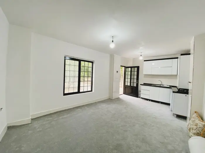 ویلا فلت باغ همایجان