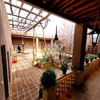 بوم گردی عمه خورشید - واحد پیروز