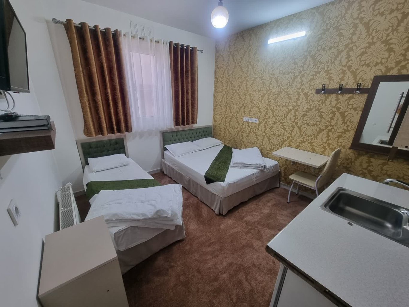 مجتمع اقامتی هتل آپارتمان ادیان - واحد سه تخته 202