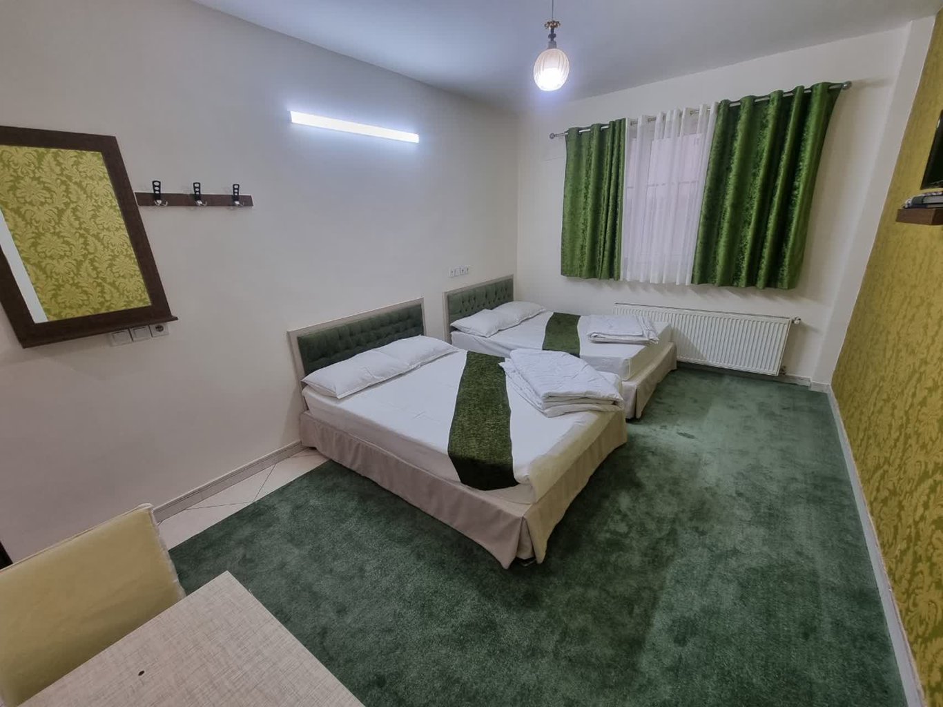 مجتمع اقامتگاهی هتل آپارتمان ادیان - واحد چهار تخته 203