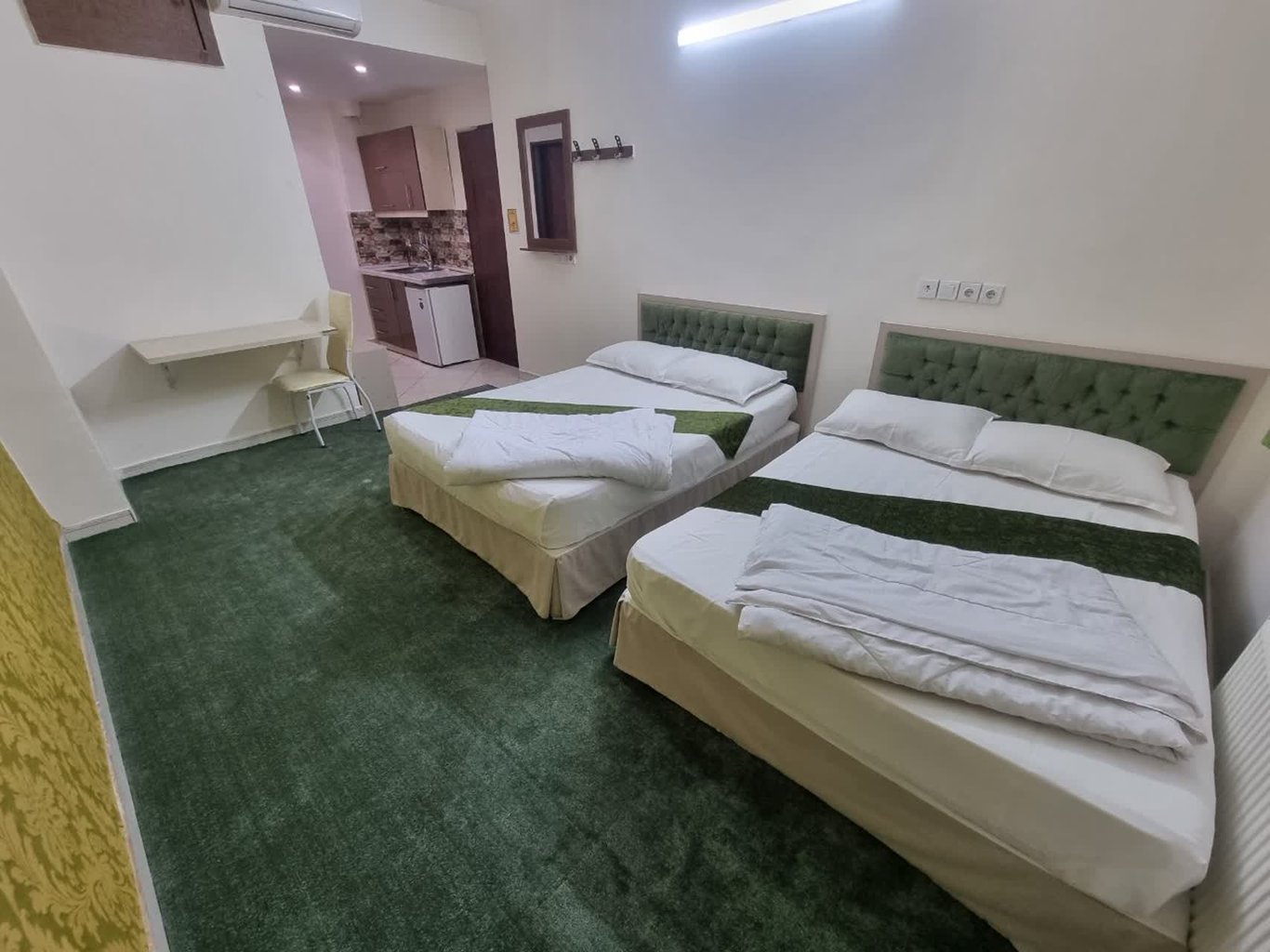 مجتمع اقامتی هتل آپارتمان ادیان - واحد چهار تخته 203