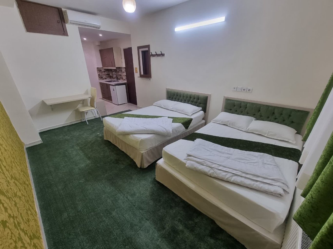 مجتمع اقامتگاهی هتل آپارتمان ادیان - واحد چهار تخته 203