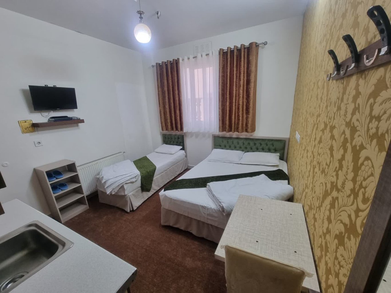 مجتمع اقامتگاهی هتل آپارتمان ادیان - واحد سه تخته 302