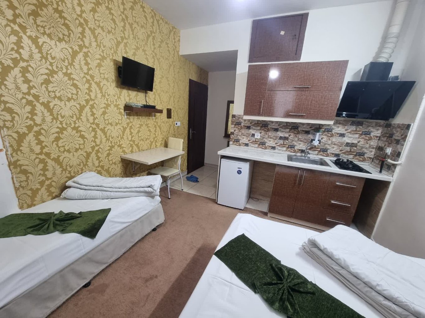 مجتمع اقامتی هتل آپارتمان ادیان - واحد سه تخته 301