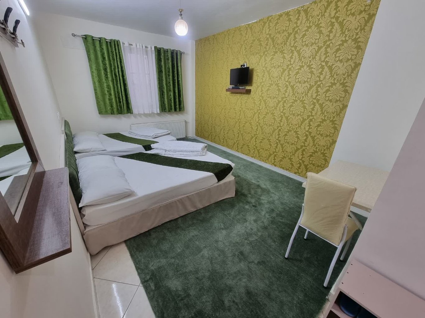 مجتمع اقامتی هتل آپارتمان ادیان - واحد چهار تخته 203