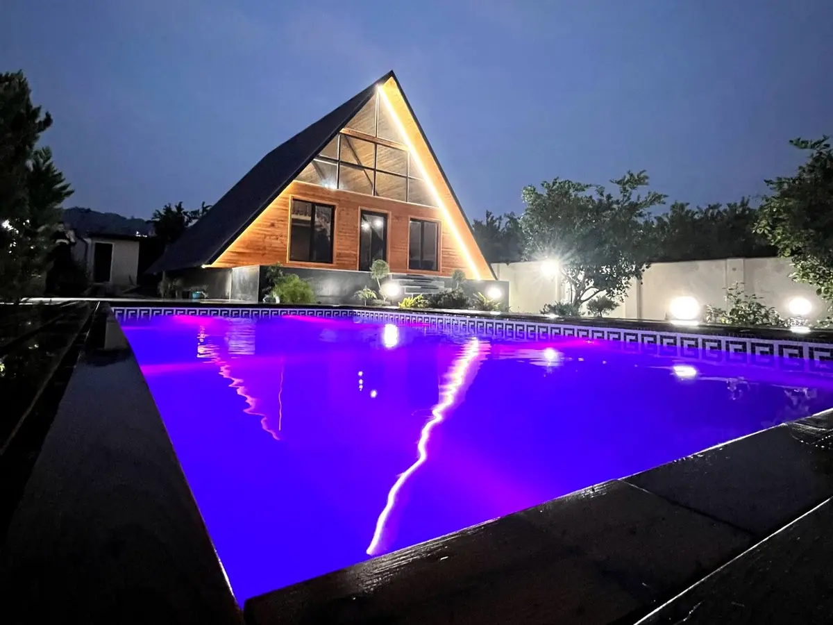 سه خوابه استخردار آبگرم شالی - نمای کنج از استخر