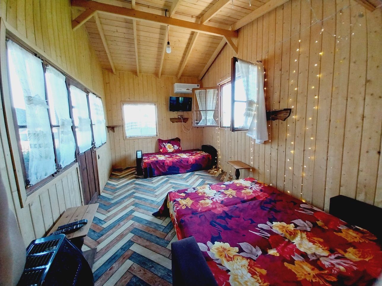 یک خوابه چوبی جنگلی محدثه