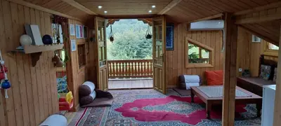 بومگردی بانوی گیلان - واحد گلها