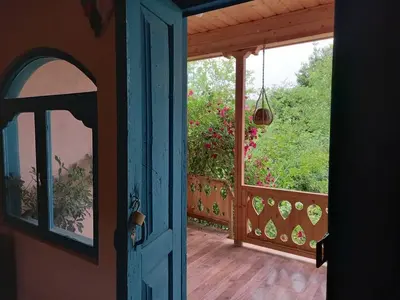 بومگردی بانوی گیلان - واحد رز