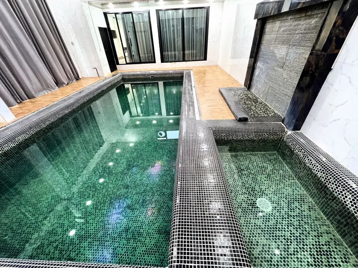 ویلا سه خوابه استخردار آبگرم باغ بید مجنون - استخر